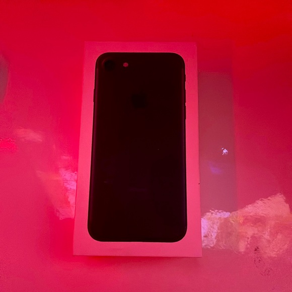 iphone 7 box! (iphone not included) - Picture 1 of 2